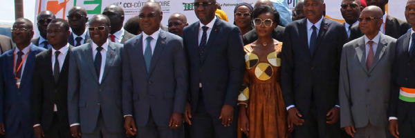 Photo de famille — 1ʳᵉ édition, Korhogo, région du Poro, 2017